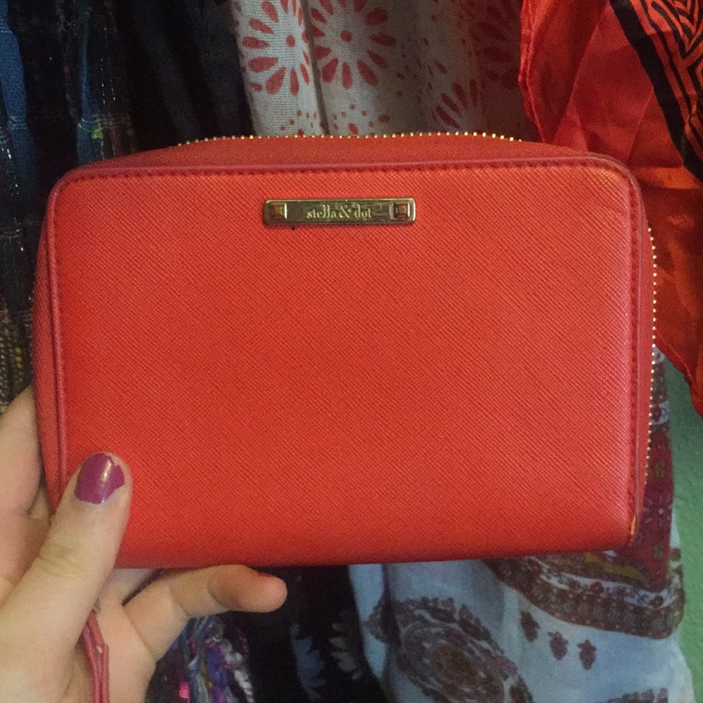 Distressed Stella & dot wallet